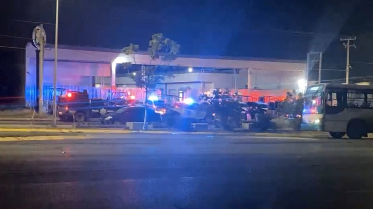 Atacan a balazos a dos policías de Juárez, Nuevo León