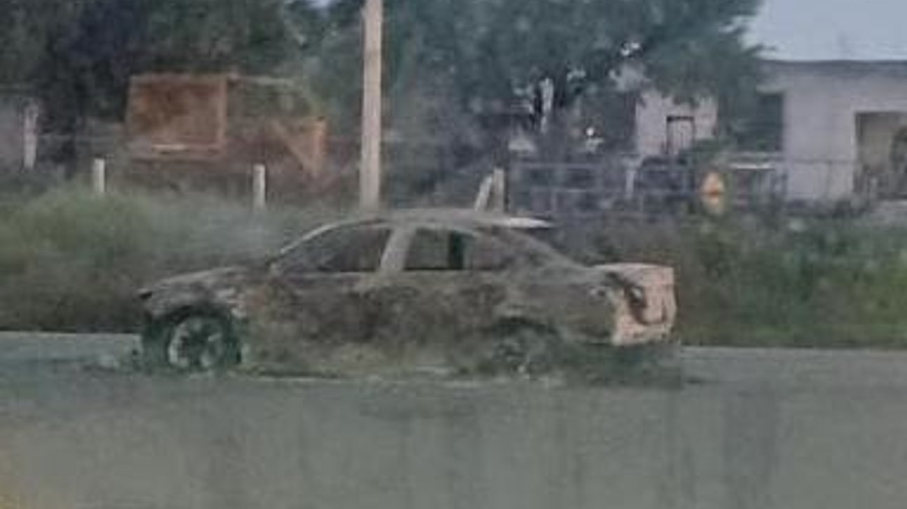 Balacera en General Bravo deja un muerto y un vehículo calcinado