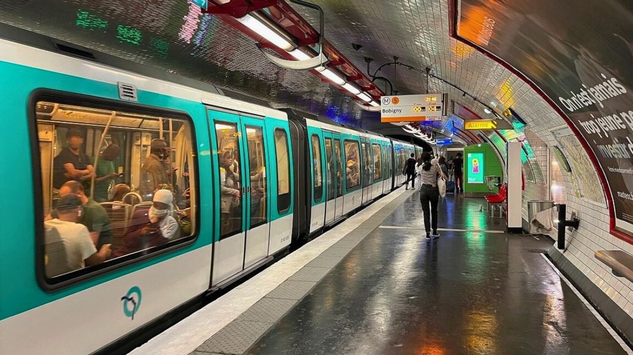 Hombre hiere a tres mujeres con un cuchillo en el metro de París
