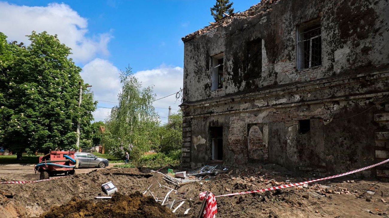 Ataque ruso daña centrales térmicas y hospital en Ucrania