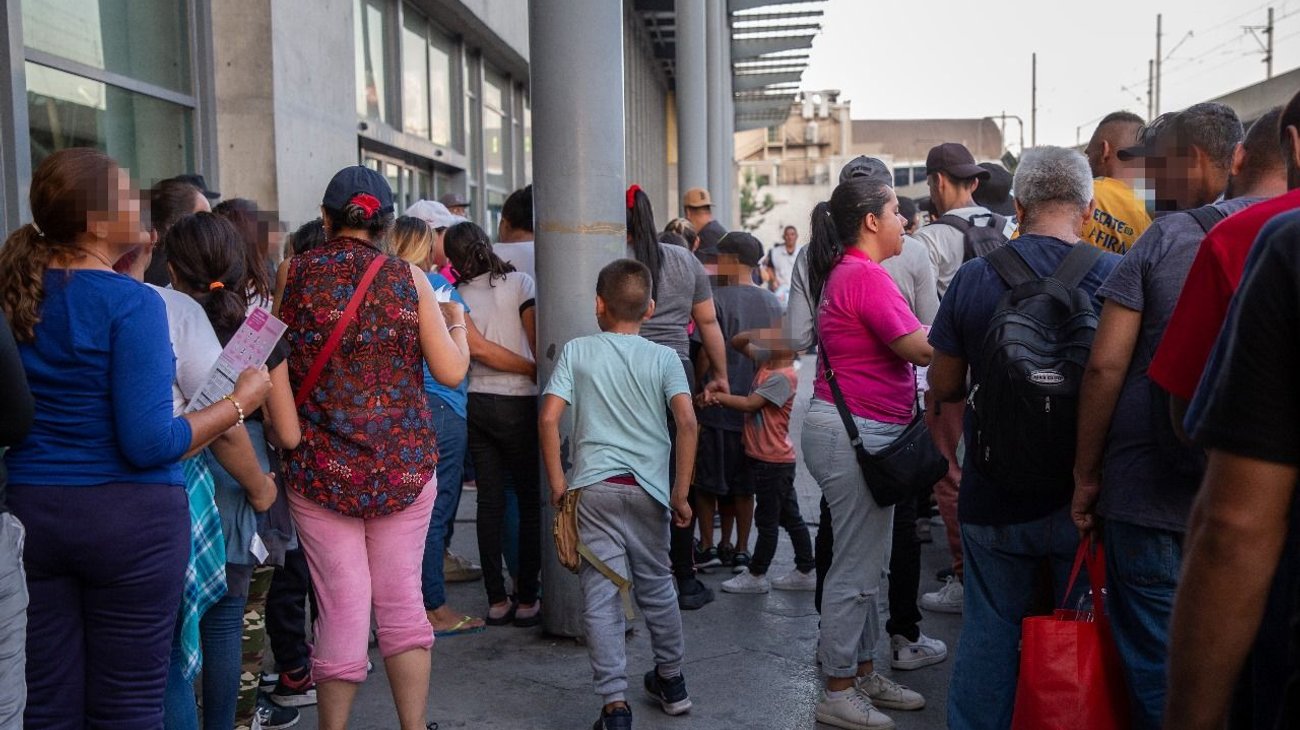 Nuevo León brinda asistencia a migrantes en Monterrey