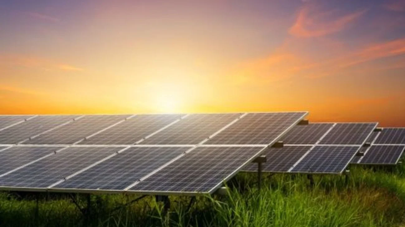 Demandan a Gobierno de EUA por cancelar fondos para energía solar