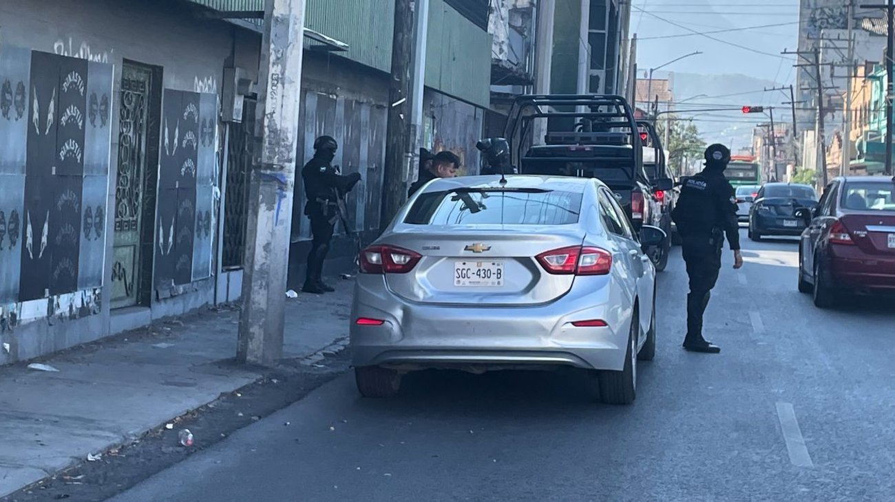 Movilización por auto robado en el centro de Monterrey