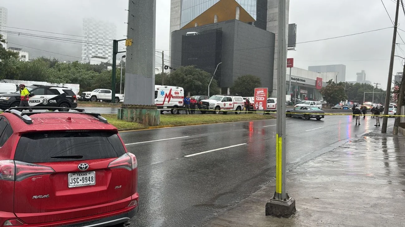 automovilista_es_acribillado_en_avenida_lazaro_cardenas_5a0b6e3ad3