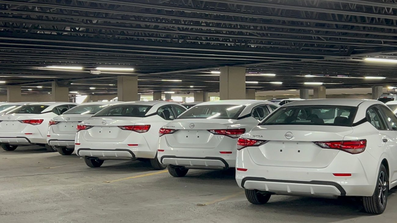 Llegan al Congreso autos nuevos para actividades de diputados