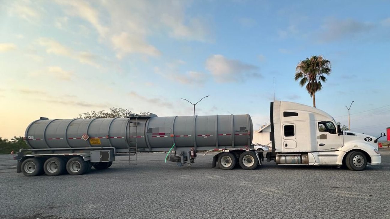 Aseguran autotanque con combustible de presunto huachicoleo