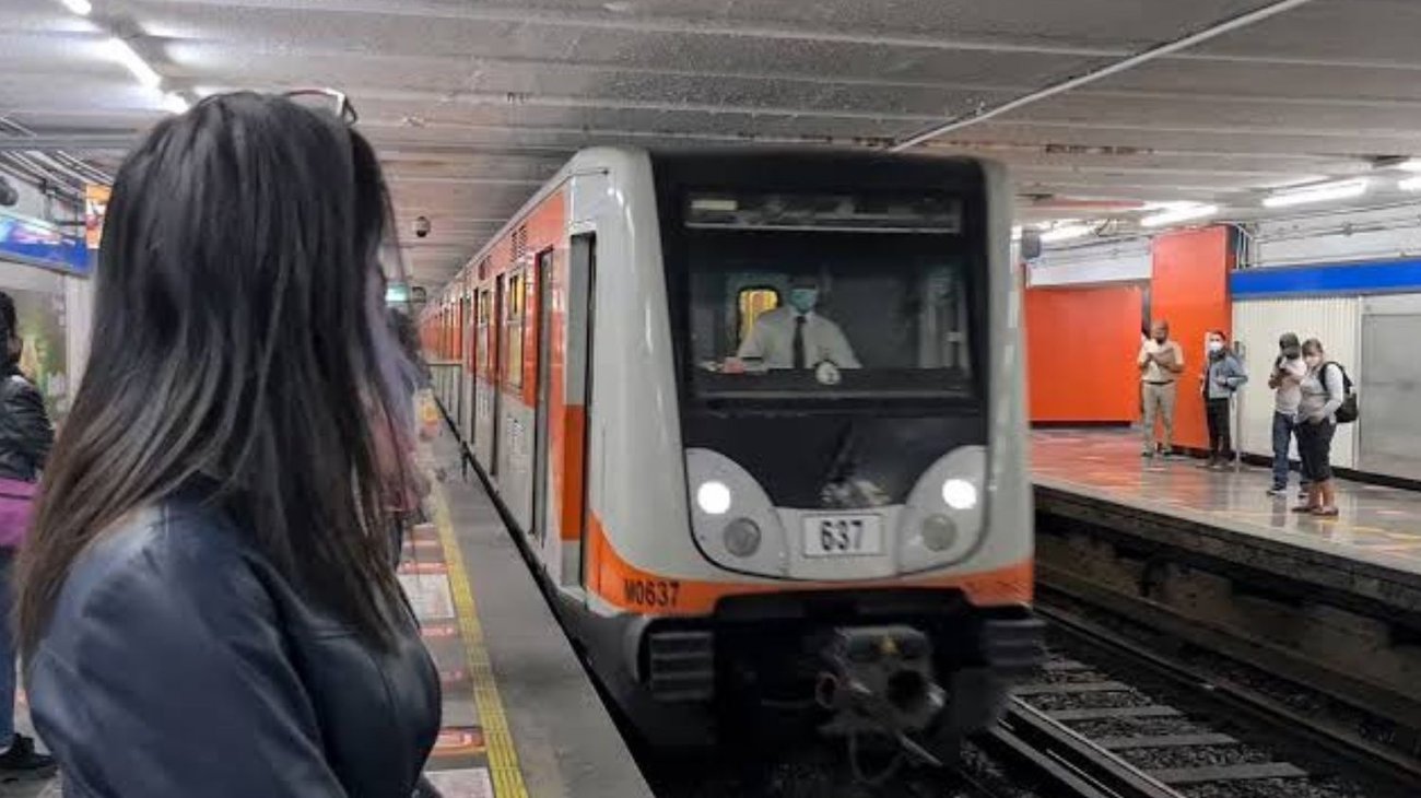 Avienta a mujer a las vías del Metro CDMX frente a su novio