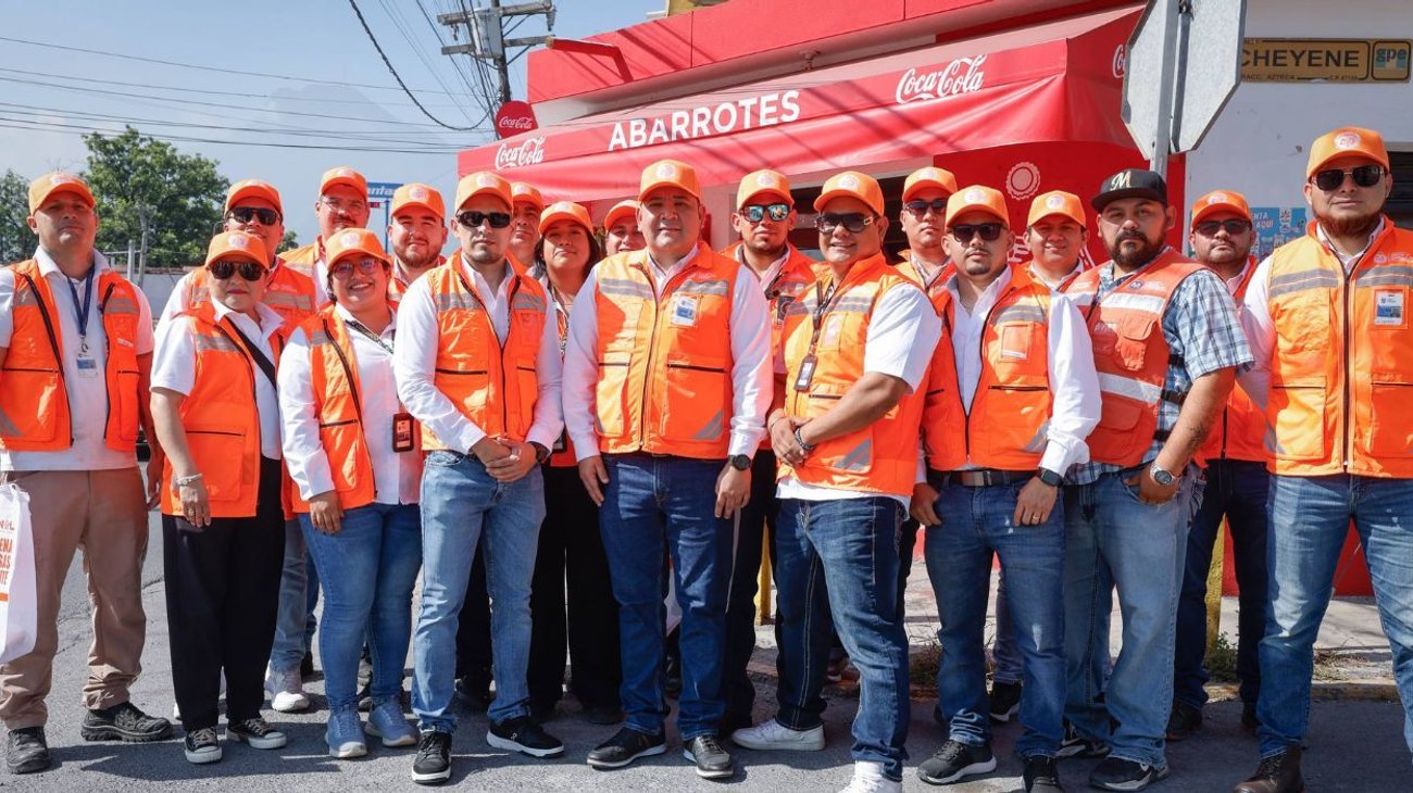 AyD realiza brigada para control de descargas en negocios
