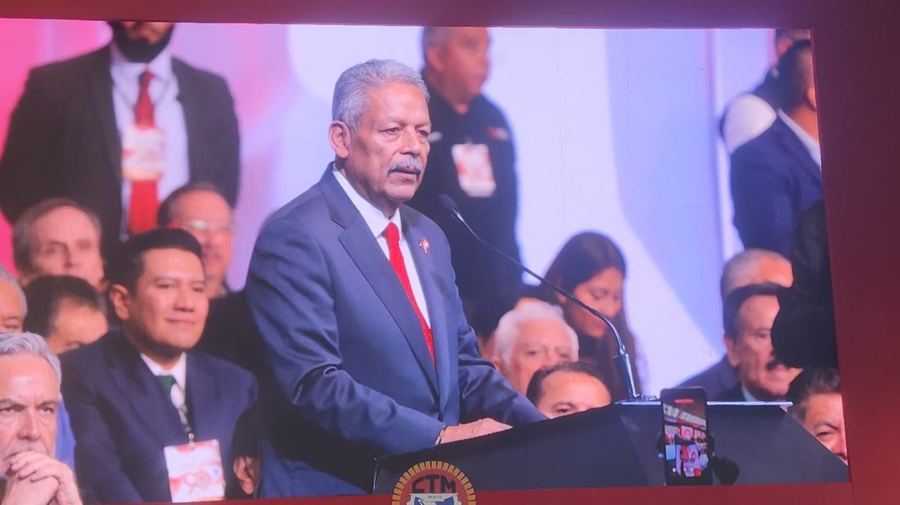 Tereso Medina toma posesión de la dirigencia nacional de la CTM