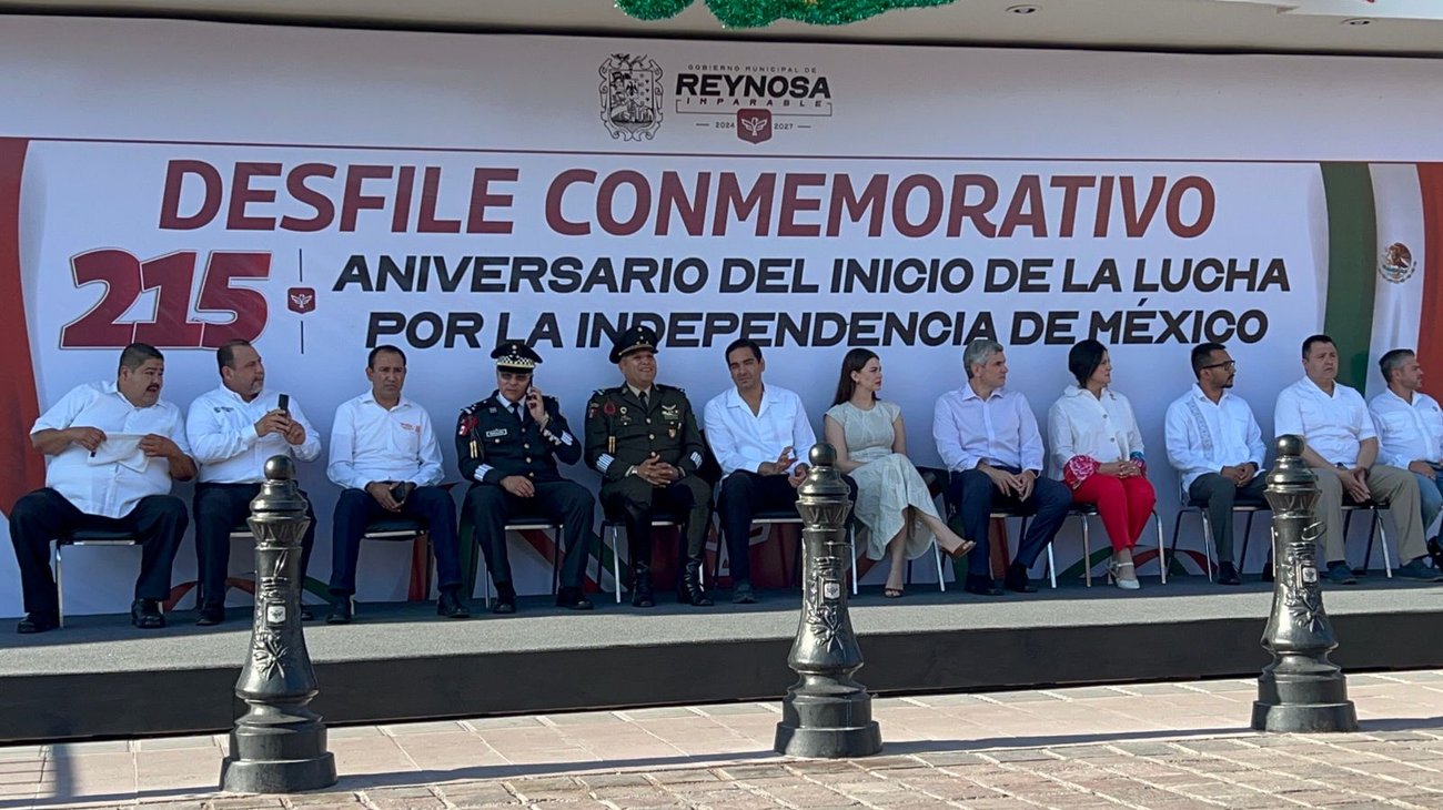 Ciudadanos aprovechan desfile para plantear necesidades