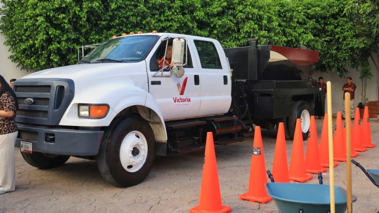Intensifican trabajos de bacheo y reencarpetado en Victoria