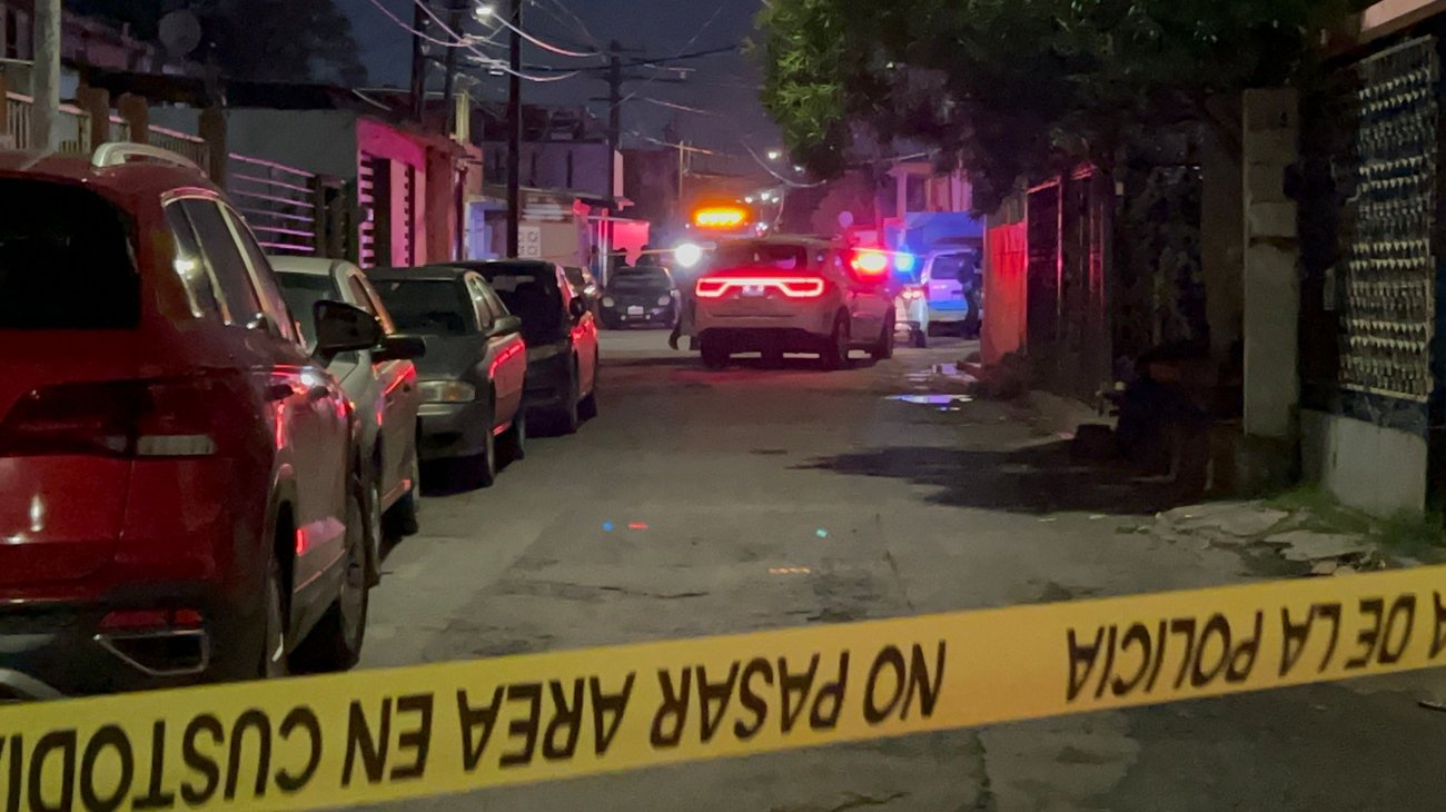 Balean a guardia de seguridad en Constituyentes de Querétaro