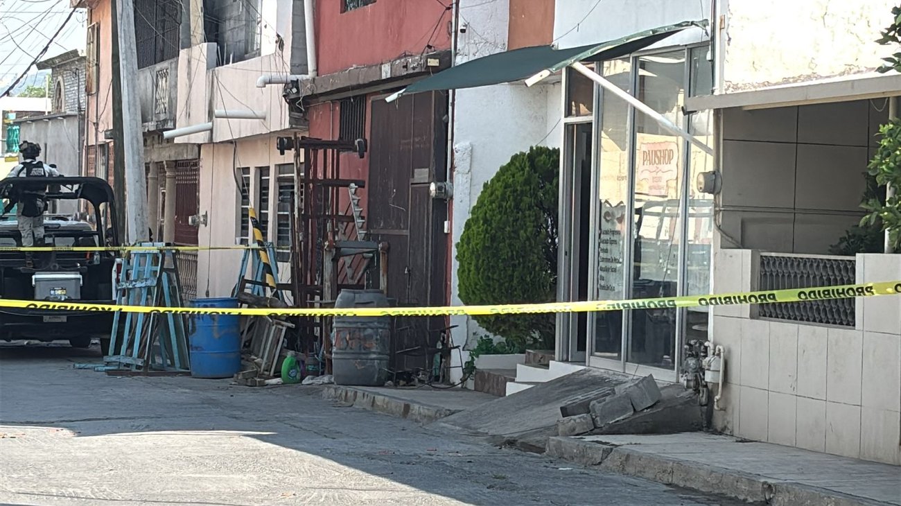 Balean fachada de vivienda al sur de Monterrey