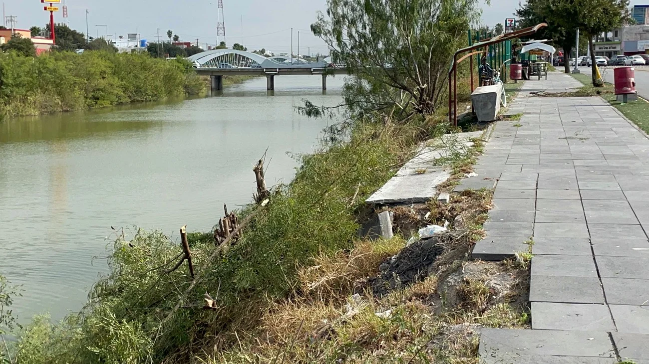 Banqueta del canal Anzaldúas, un peligro para los peatones
