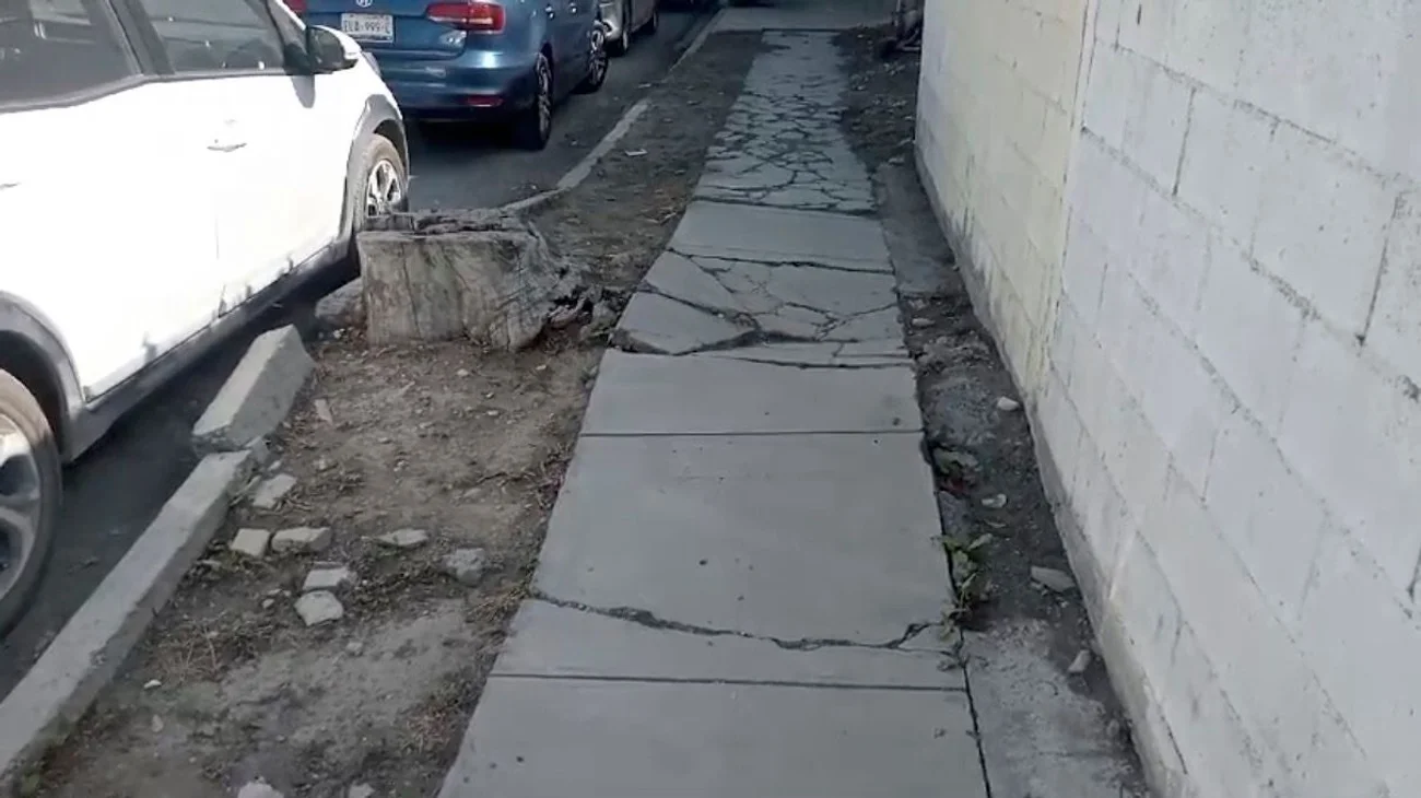 Banquetas en colonias de Saltillo presentan deterioro