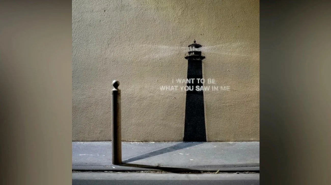 Banksy vuelve a las calles con nueva obra: un faro y una frase