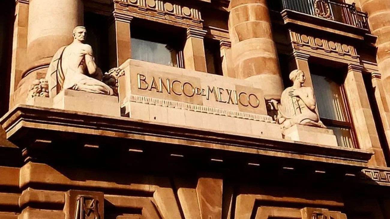 Banxico prevé 'debilidad' económica y riesgos por aranceles