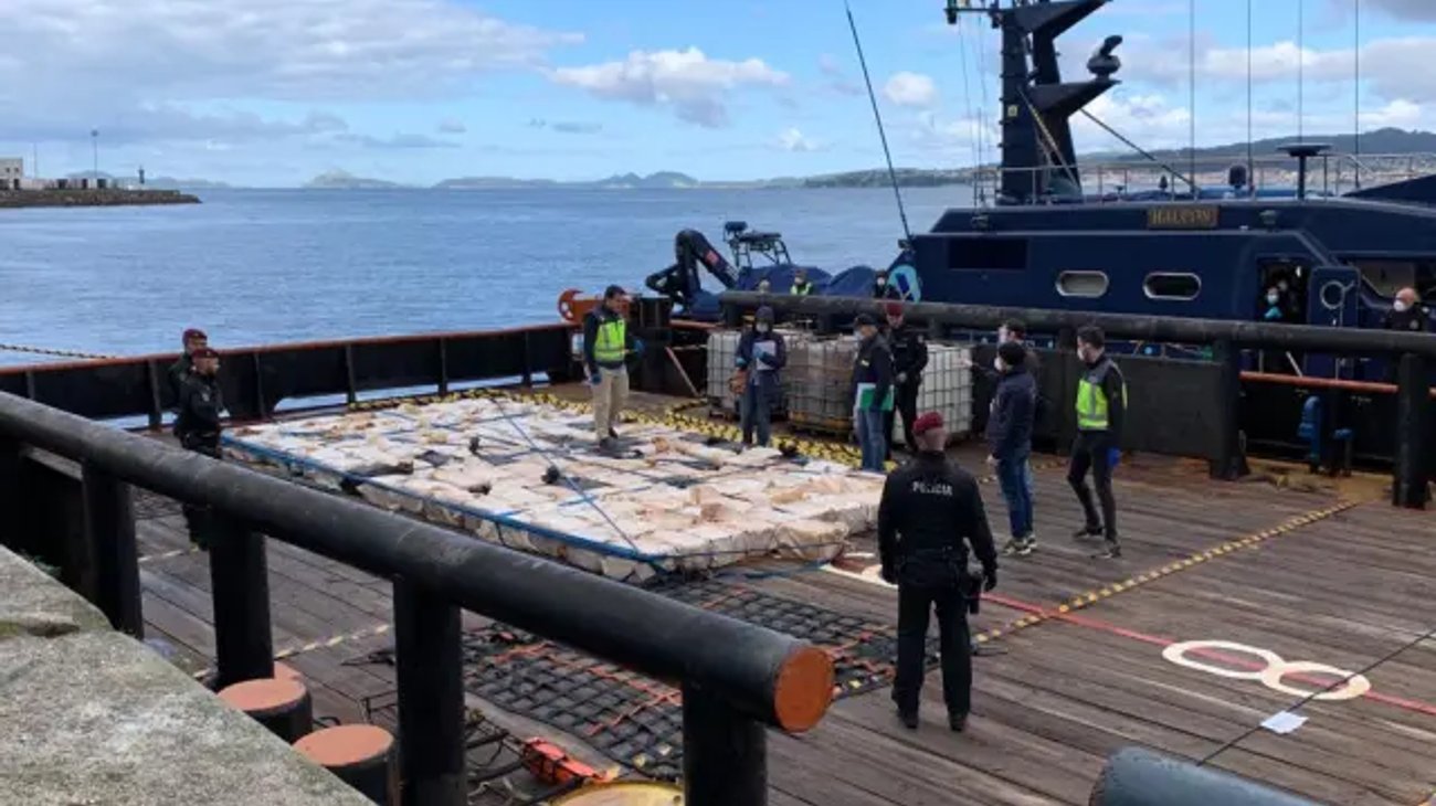 Incautan 200 kg de cocaína en barco procedente de Colombia