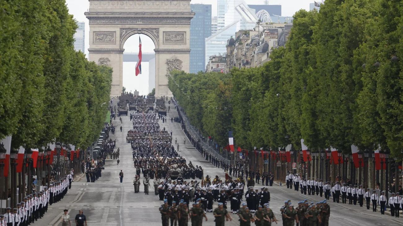 Francia exhibe músculo militar y alianzas en Día de la Bastilla