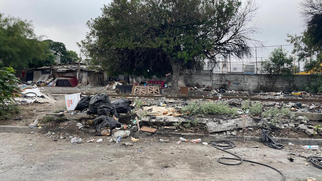 Denuncian tiradero de basura en Jardines de la Moderna