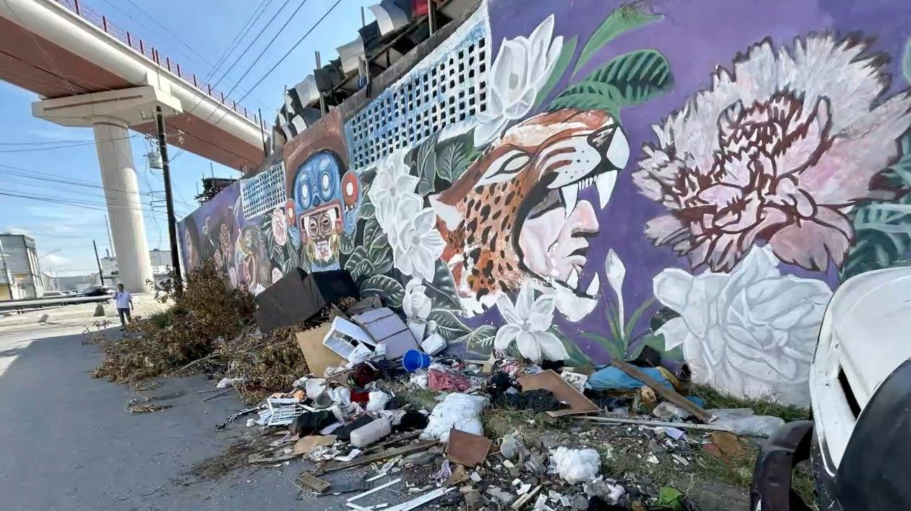 Usan vía pública de basurero, en la colonia Moderna
