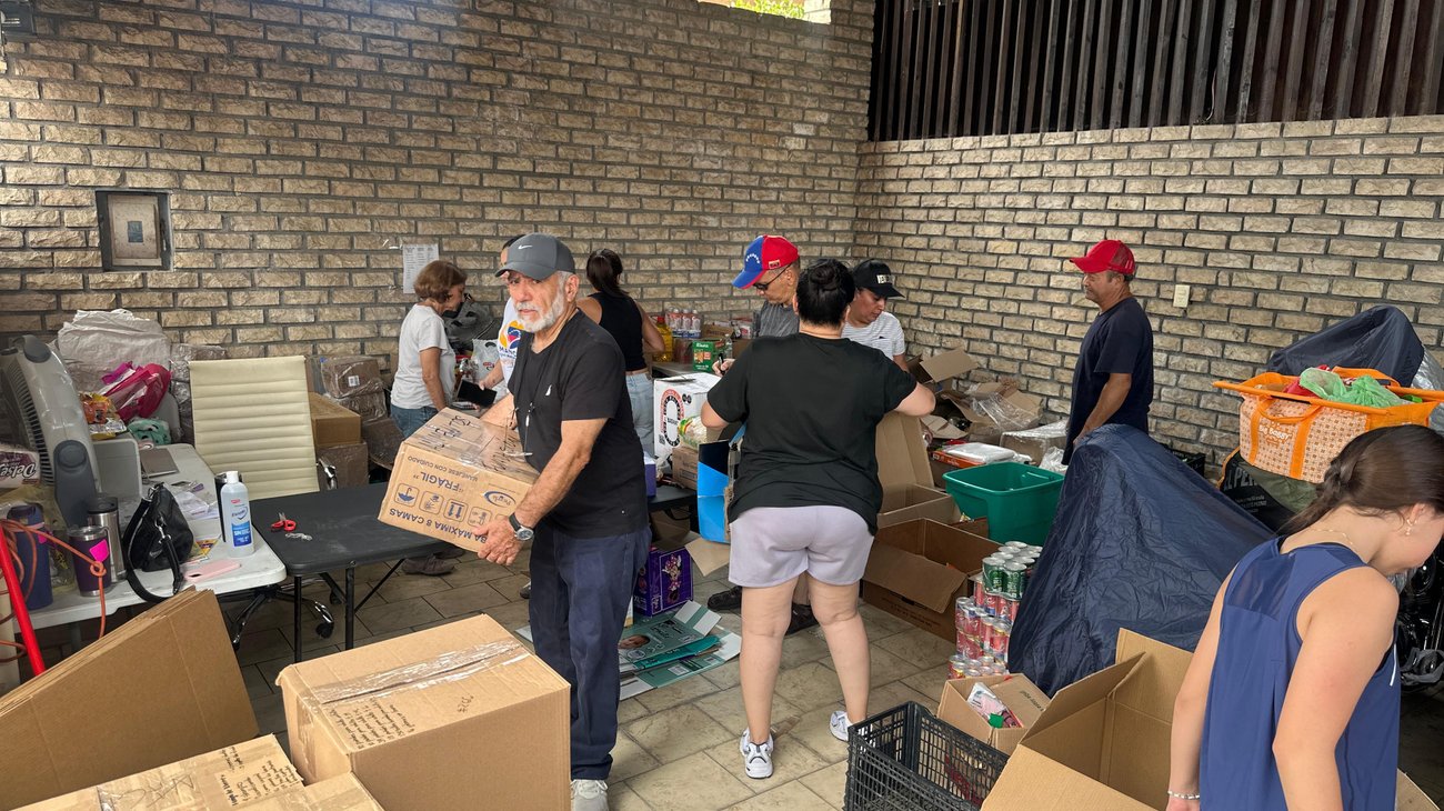 Llenan regios acopio para damnificados en Venezuela
