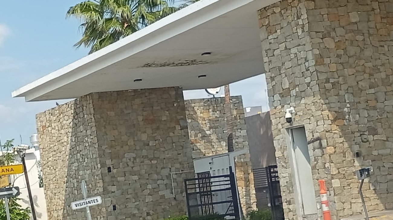 Roban vehículos en fraccionamientos de Apodaca y Juárez