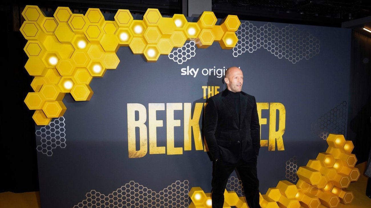 beekeeper_domina_la_taquilla_en_eua_en_este_fin_de_semana_2a7ee8304c