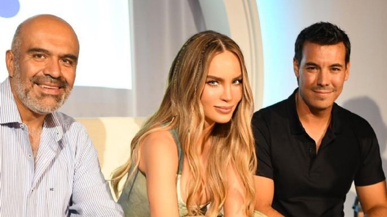 Belinda firma contrato con Warner Music y gozan las Belifans