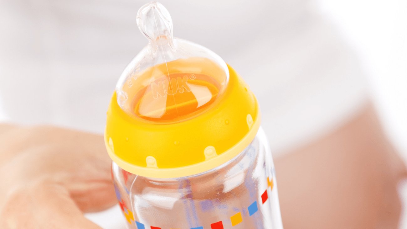 Detienen a madre que dio a su bebé biberón con fentanilo