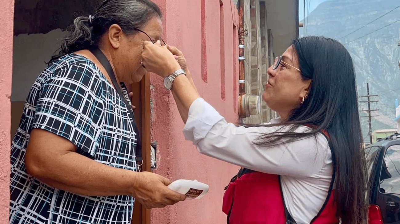 Lleva Santa Catarina lentes gratis hasta los hogares