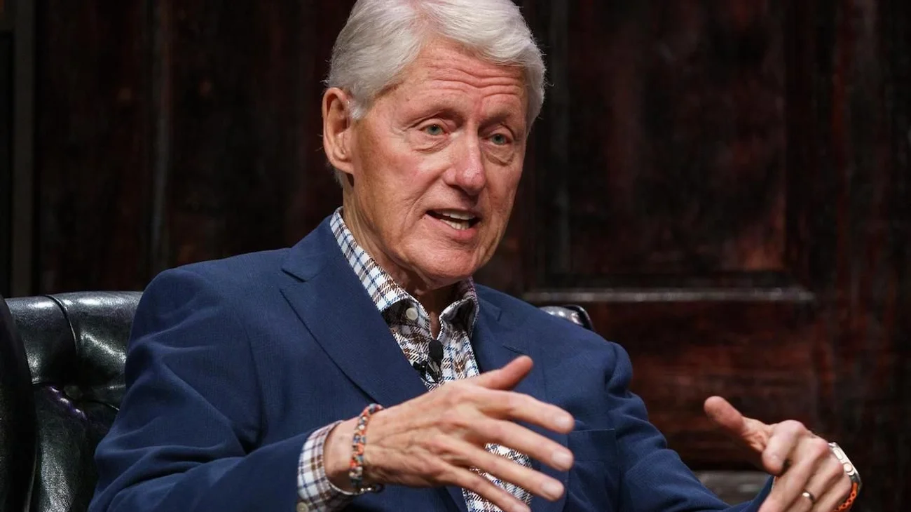 Bill Clinton sale del hospital tras ingresar por gripe