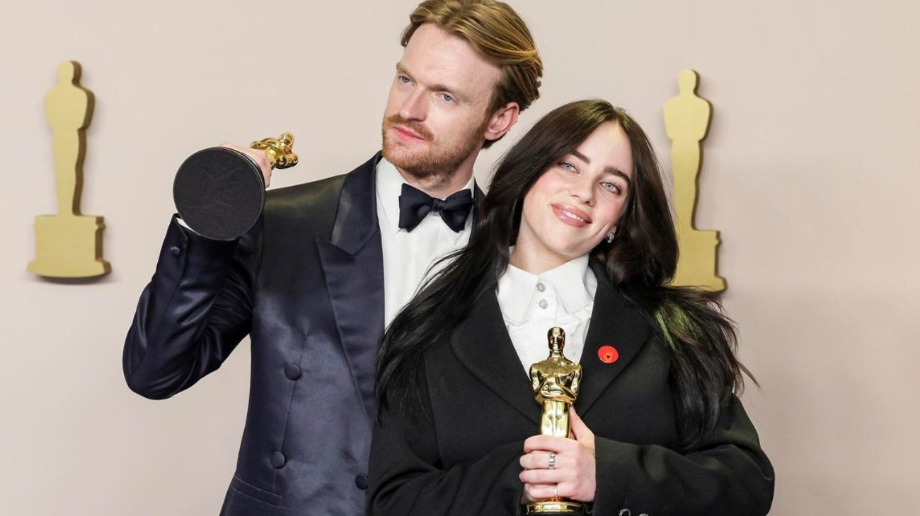 Billie Eilish consigue 2 premios Oscar con tan solo 22 años
