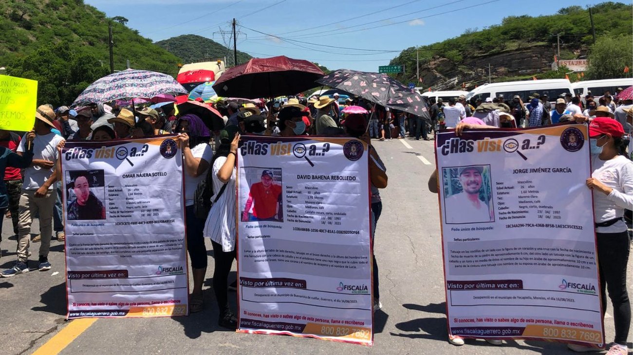 Bloquean carretera por 14 personas desaparecidas