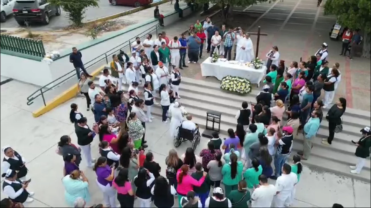 Pareja se jura amor con boda en clínica del IMSS Reynosa