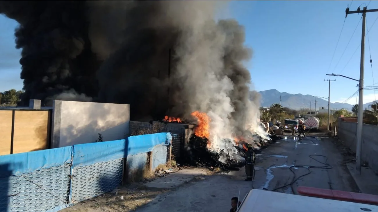 Se registra incendio en recicladora de Los Ramones