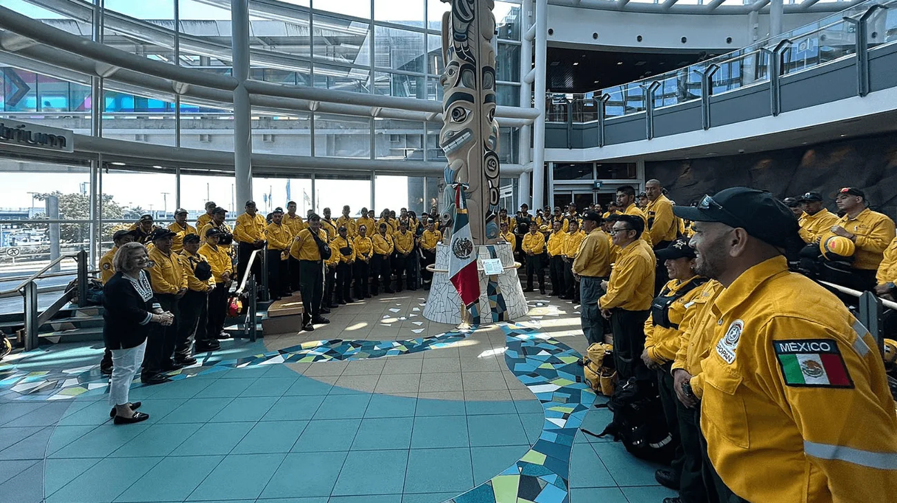 México envía bomberos a Canadá por incendios forestales