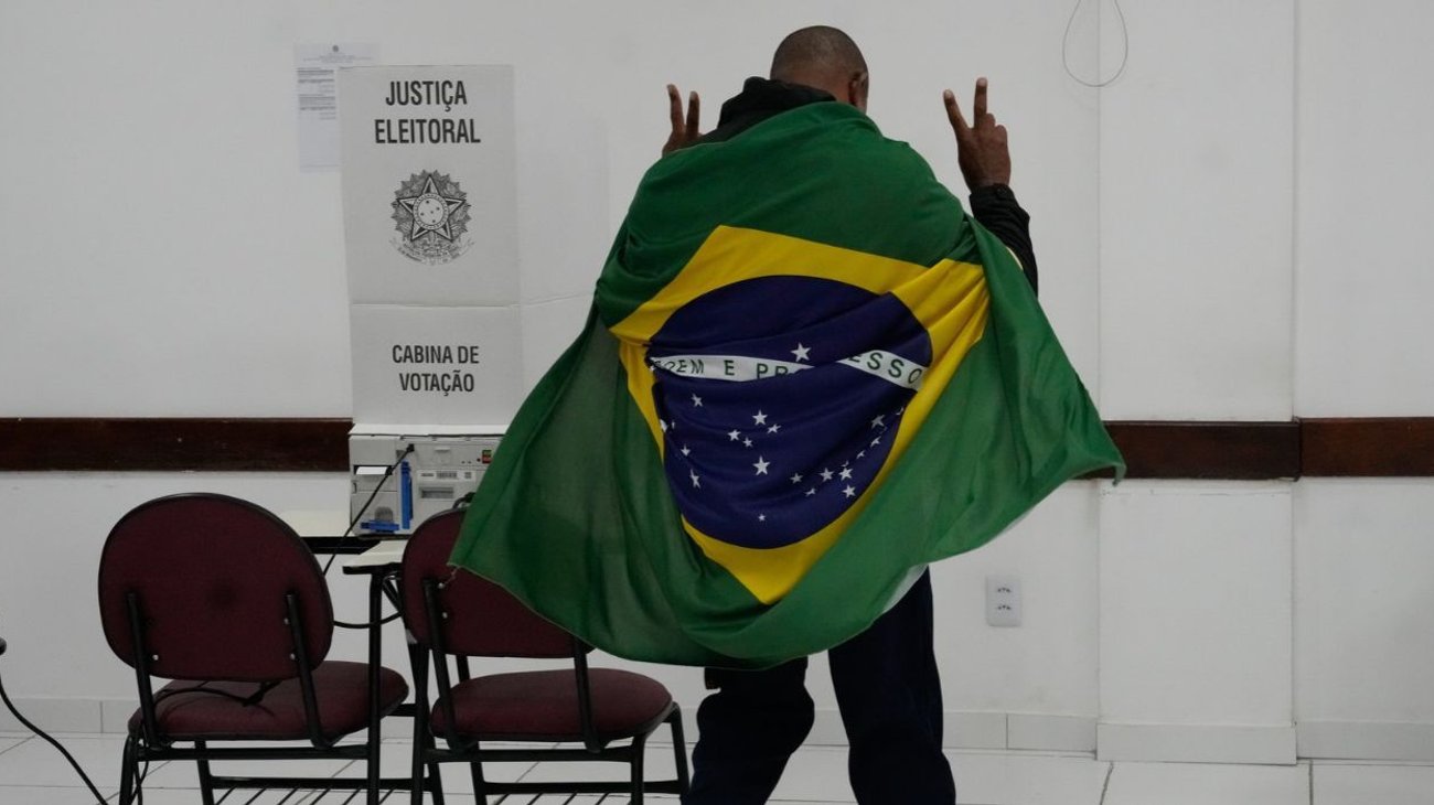 Brasil celebra segunda vuelta presidencial entre Lula y Bolsonaro