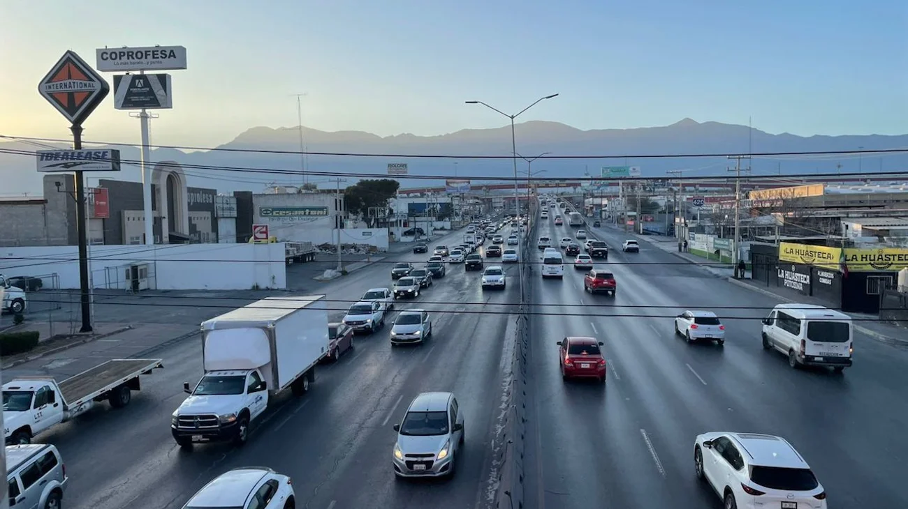 Inicia proyecto para evitar cambios de carril en pasos deprimidos