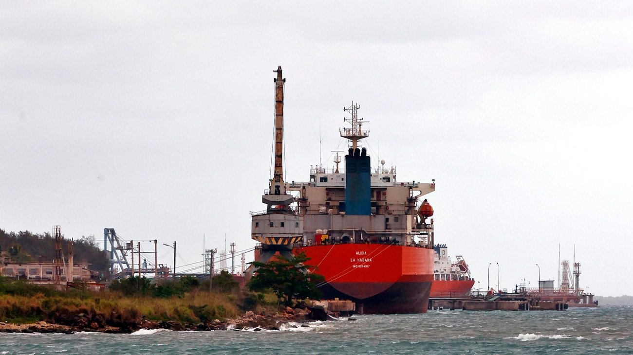 México no confirma si ha frenado envíos de petróleo a Cuba