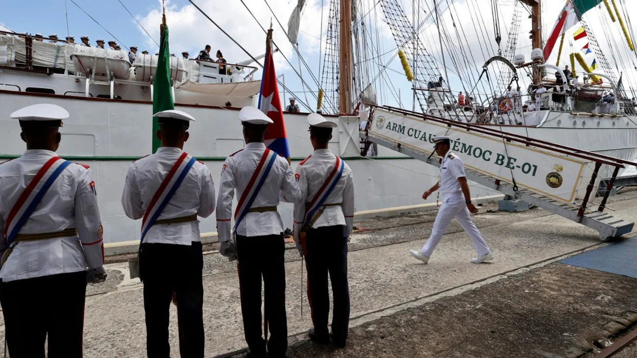 Atraca en La Habana el buque escuela Cuauhtémoc de la Marina