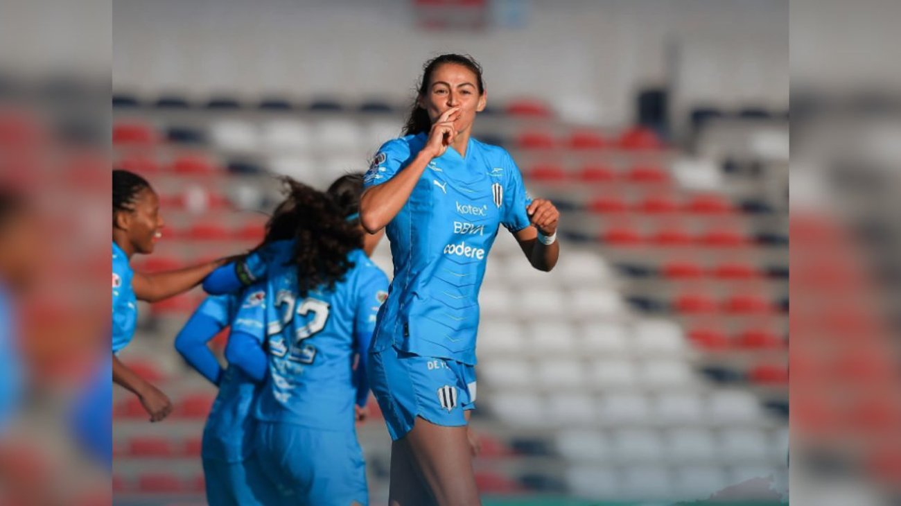 Christina Burkenroad anuncia su retiro del futbol