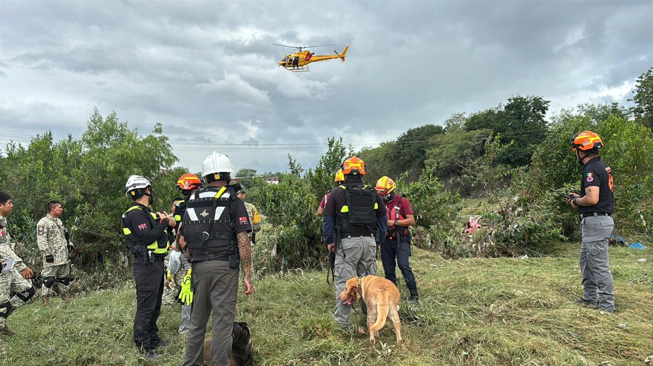 Buscan a persona arrastrada por la corriente del río Pesquería