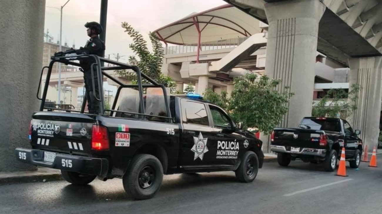 Detienen a dos por camioneta robada en Monterrey