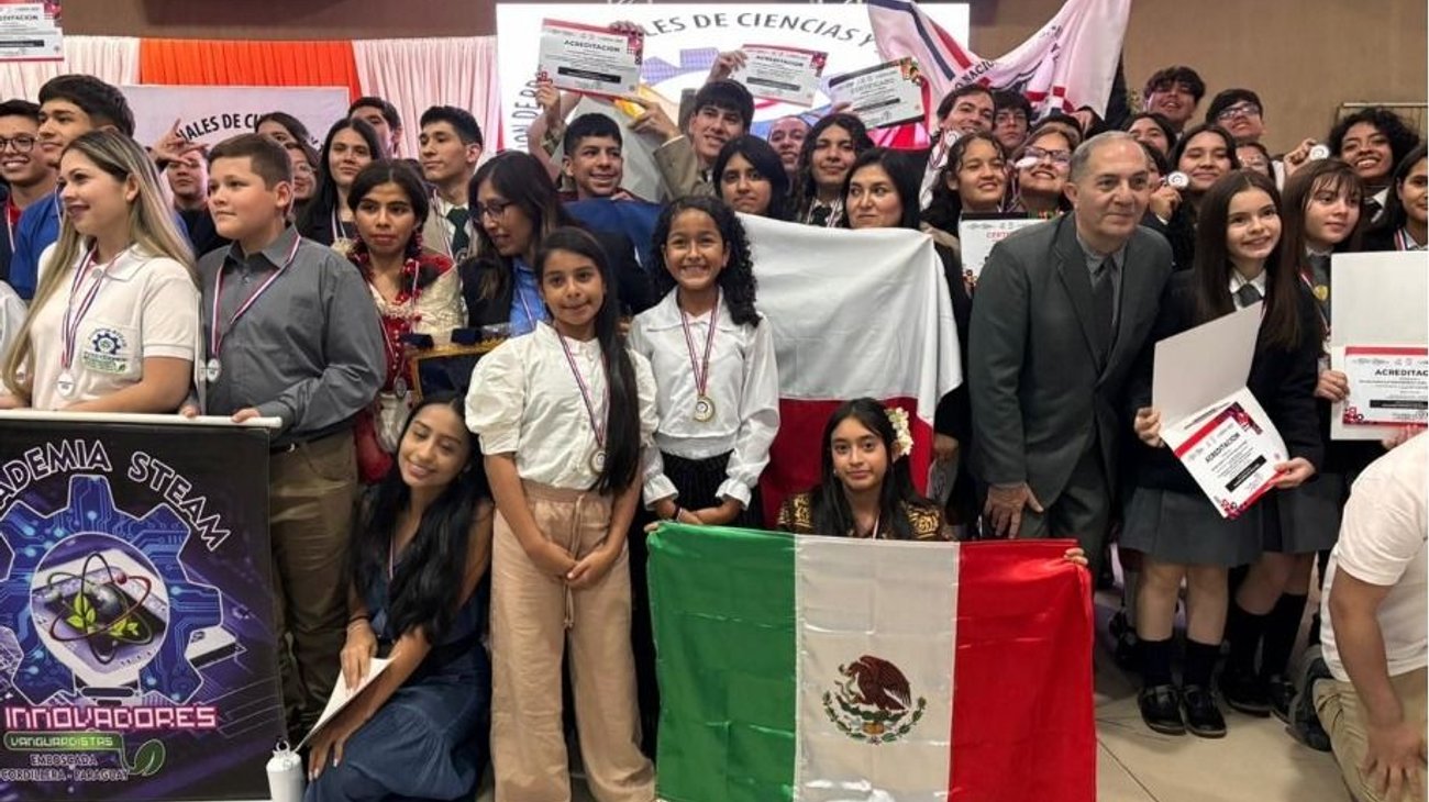 Keily Flores gana el oro en Ciencia y Tecnología en Paraguay