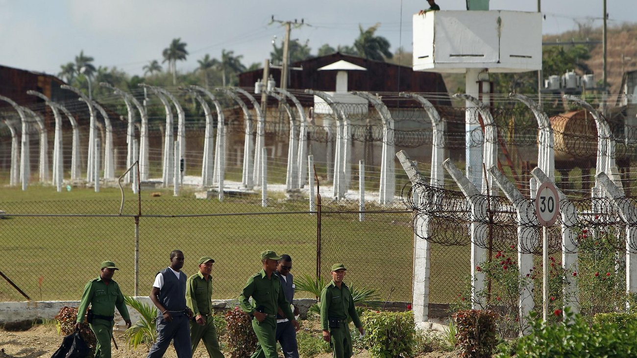 Cuba somete a 60,000 presos a trabajos forzosos, dice ONG