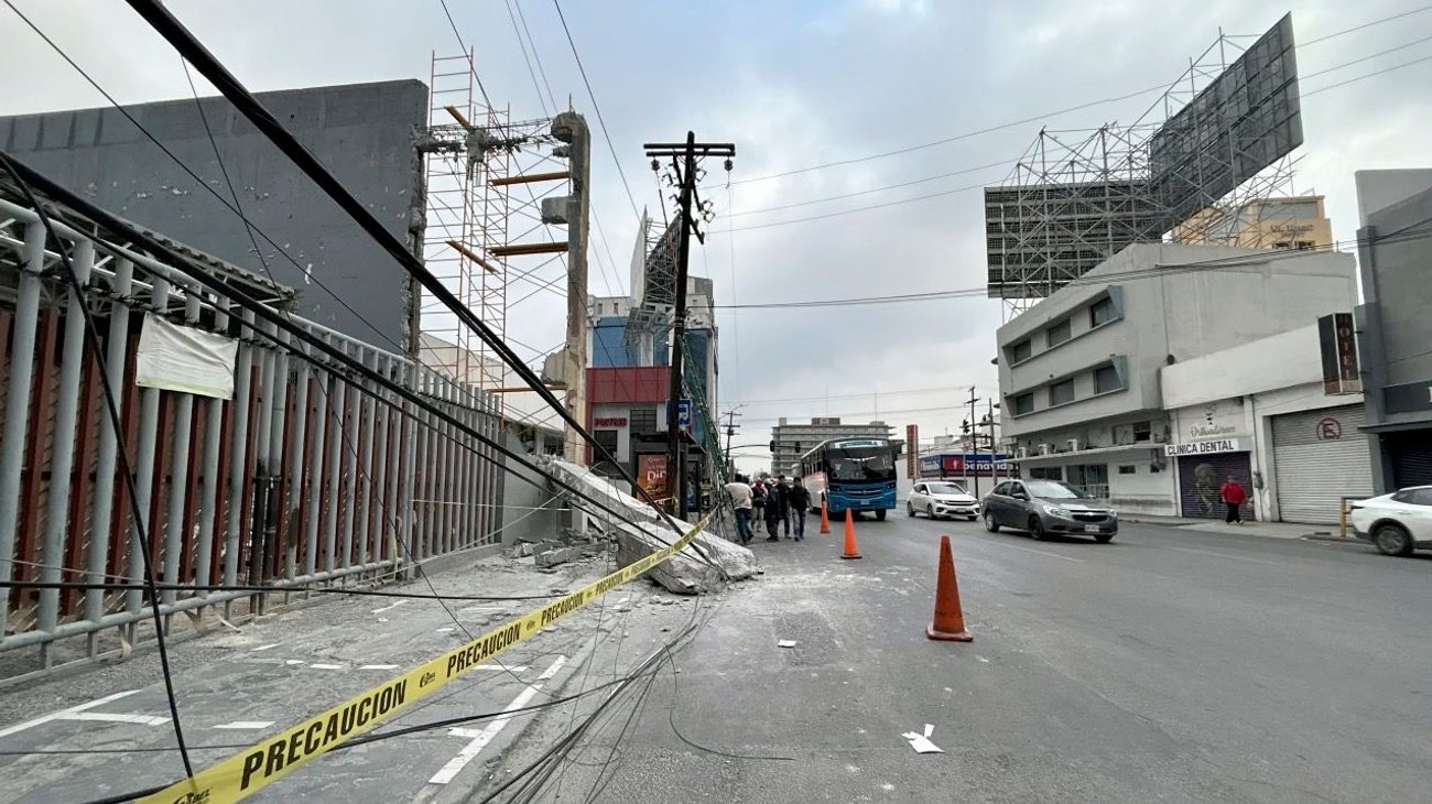 Colapsa estructura de concreto en el Centro de Monterrey