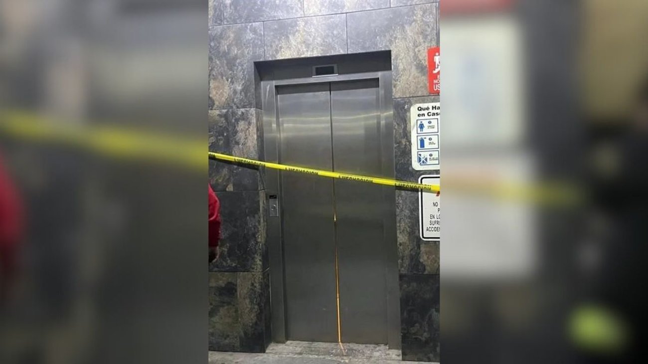cae_elevador_con_6_personas_adentro_en_plaza_de_monterrey_bff570f2c0