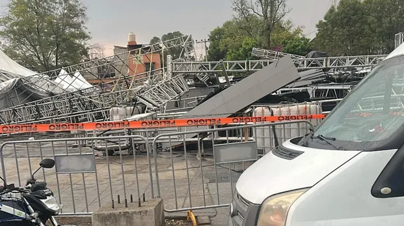 Siete heridos tras caída de estructura previo a concierto en CDMX