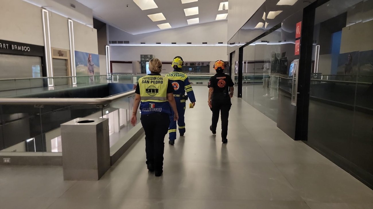 Caen dos trabajadores de un andamio en San Pedro